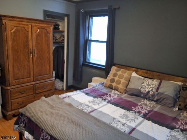 410 Miltonia St, Linden City, NJ 07036