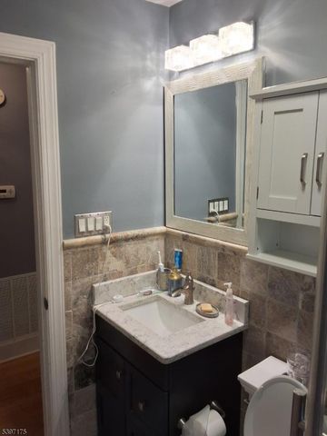 410 Miltonia St, Linden City, NJ 07036