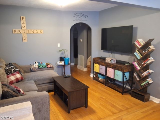 410 Miltonia St, Linden City, NJ 07036