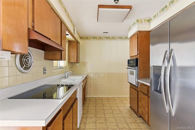 75 Mimosa Drive, East Hills, NY 11576