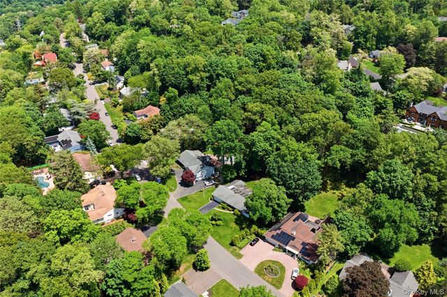 75 Mimosa Drive, East Hills, NY 11576