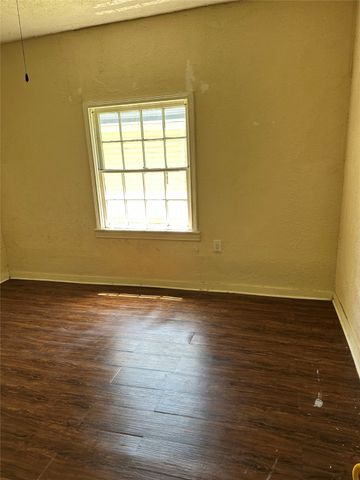 804 N Sherman Street, Ennis, TX 75119