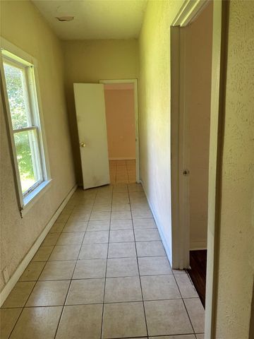 804 N Sherman Street, Ennis, TX 75119