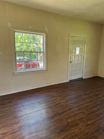 804 N Sherman Street, Ennis, TX 75119