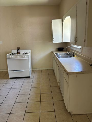 804 N Sherman Street, Ennis, TX 75119