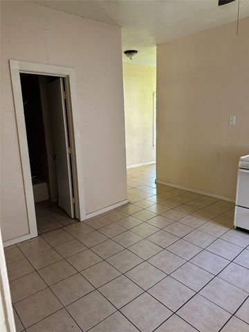 804 N Sherman Street, Ennis, TX 75119