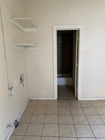 804 N Sherman Street, Ennis, TX 75119