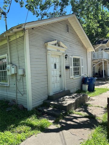 804 N Sherman Street, Ennis, TX 75119