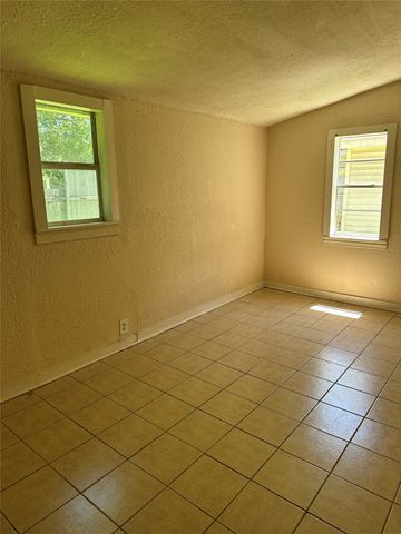 804 N Sherman Street, Ennis, TX 75119