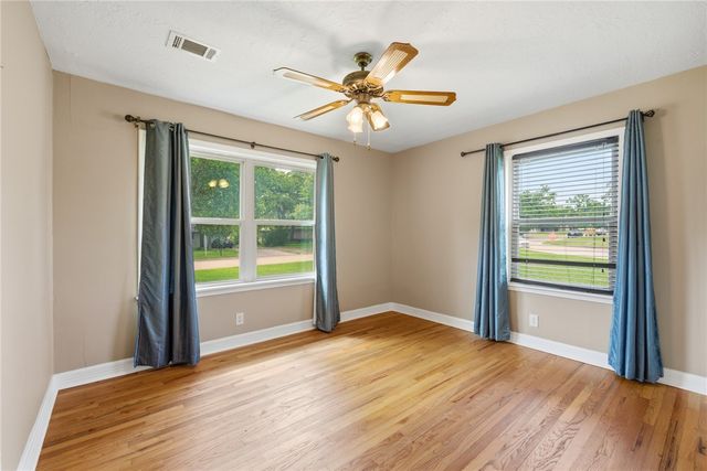 806 Mary Lake Drive, Bryan, TX 77802