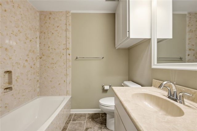 806 Mary Lake Drive, Bryan, TX 77802