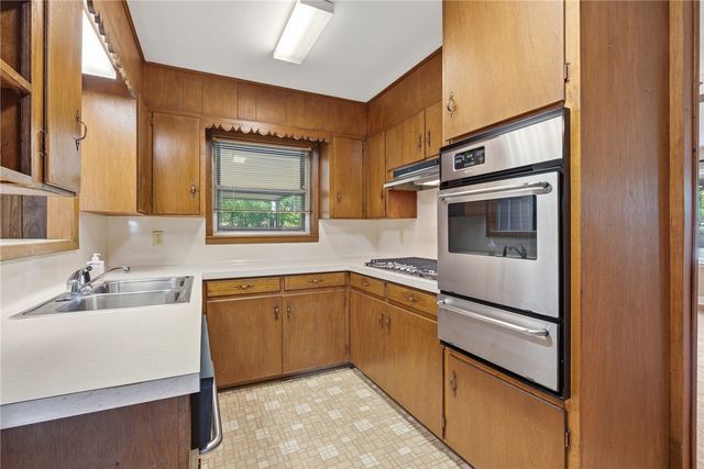 806 Mary Lake Drive, Bryan, TX 77802