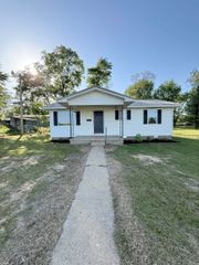 303 NW Third Street, Corning, AR 72422
