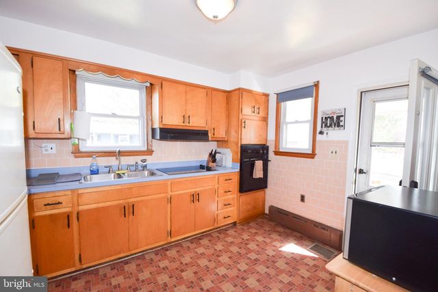 8300 BEAR CREEK DR, Baltimore, MD 21222