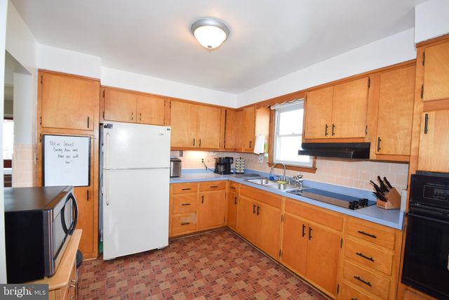 8300 BEAR CREEK DR, Baltimore, MD 21222