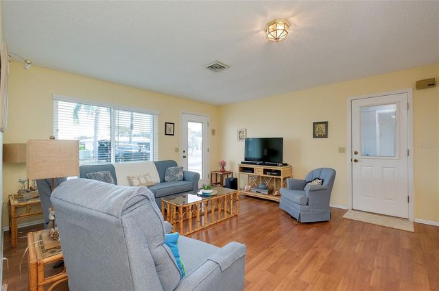 92 CIRCLEWOOD DRIVE B3-1, Venice, FL 34293