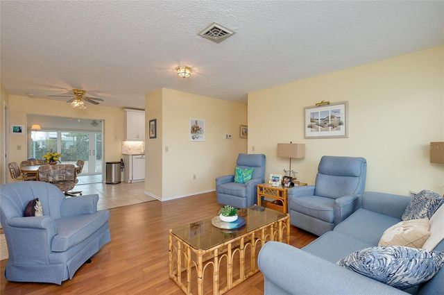 92 CIRCLEWOOD DRIVE B3-1, Venice, FL 34293