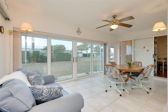 92 CIRCLEWOOD DRIVE B3-1, Venice, FL 34293