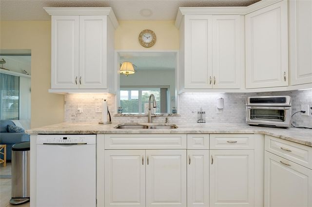 92 CIRCLEWOOD DRIVE B3-1, Venice, FL 34293