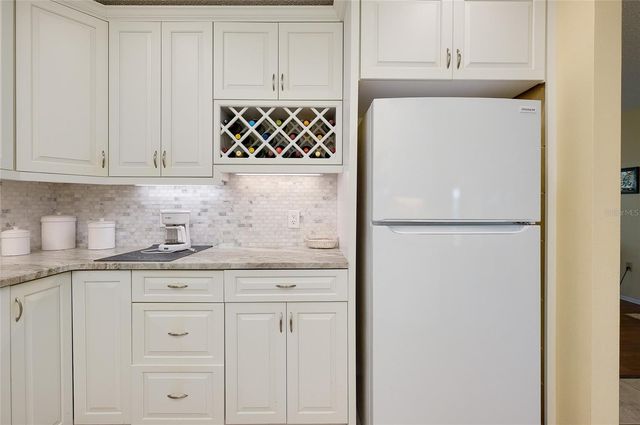 92 CIRCLEWOOD DRIVE B3-1, Venice, FL 34293