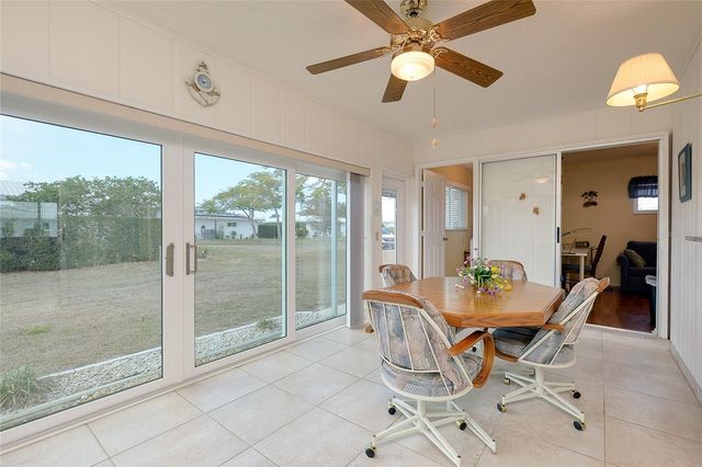 92 CIRCLEWOOD DRIVE B3-1, Venice, FL 34293