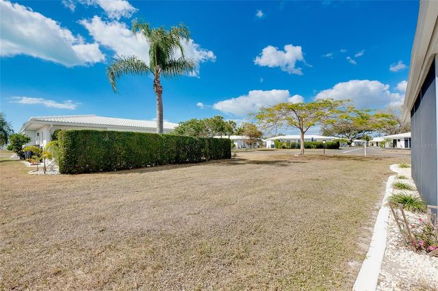 92 CIRCLEWOOD DRIVE B3-1, Venice, FL 34293