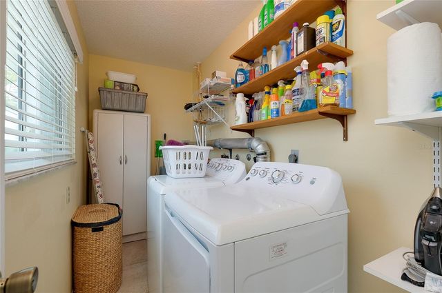 92 CIRCLEWOOD DRIVE B3-1, Venice, FL 34293