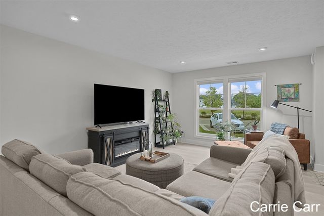 6857 Old Town Square, Rockford, MI 49341