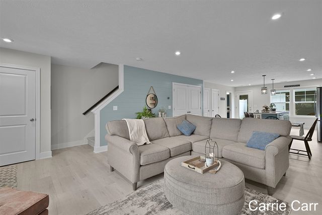 6857 Old Town Square, Rockford, MI 49341