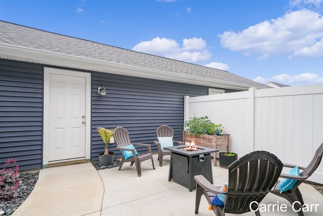 6857 Old Town Square, Rockford, MI 49341