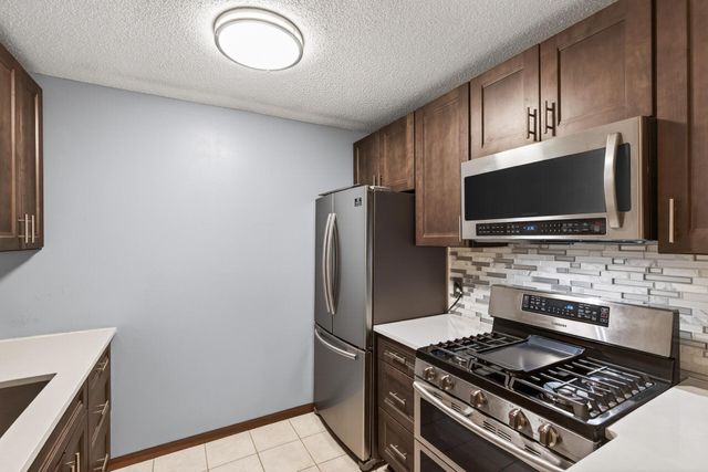 1601 N Innsbruck Drive 379, Fridley, MN 55432