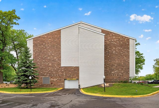1601 N Innsbruck Drive 379, Fridley, MN 55432