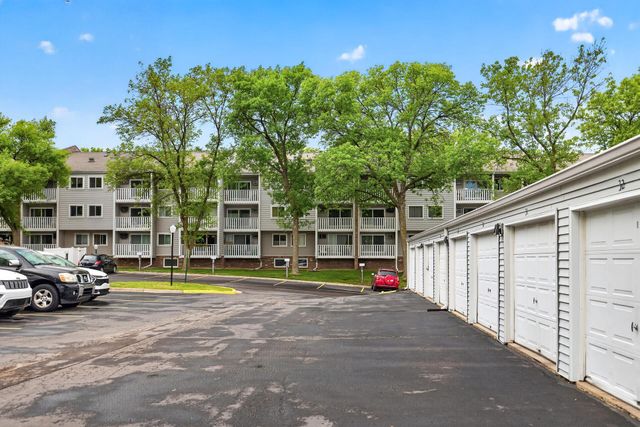 1601 N Innsbruck Drive 379, Fridley, MN 55432