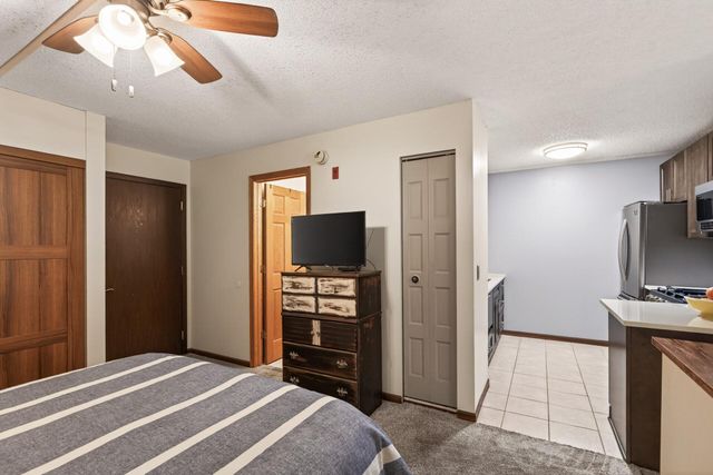 1601 N Innsbruck Drive 379, Fridley, MN 55432
