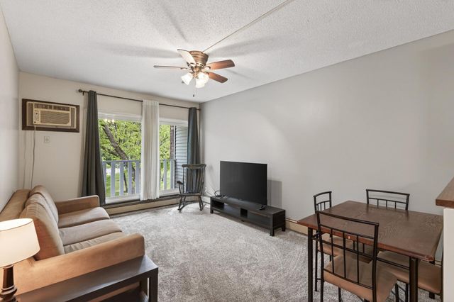 1601 N Innsbruck Drive 379, Fridley, MN 55432
