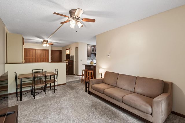 1601 N Innsbruck Drive 379, Fridley, MN 55432