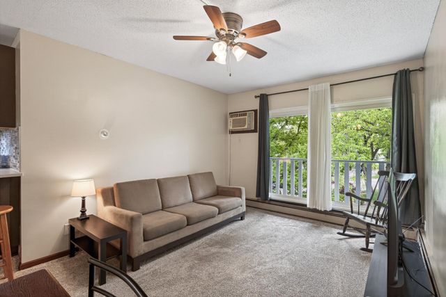 1601 N Innsbruck Drive 379, Fridley, MN 55432