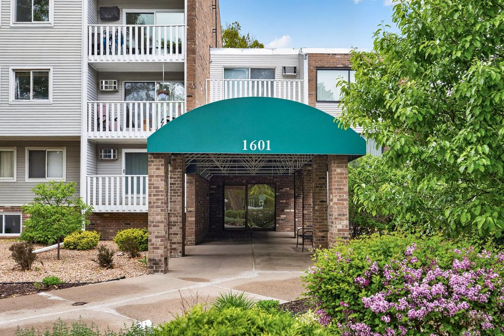 1601 N Innsbruck Drive 379, Fridley, MN 55432