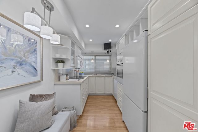 9501 W Olympic Boulevard, Beverly Hills, CA 90212