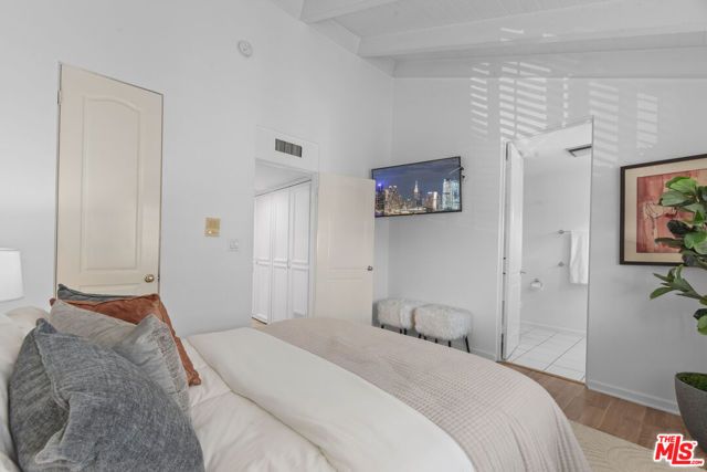 9501 W Olympic Boulevard, Beverly Hills, CA 90212