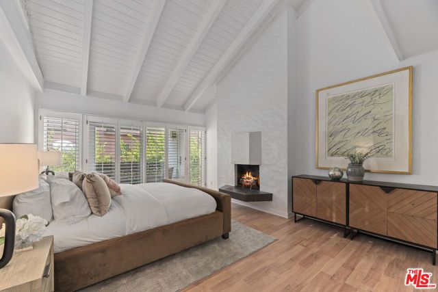 9501 W Olympic Boulevard, Beverly Hills, CA 90212