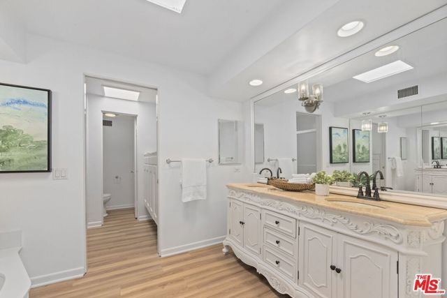 9501 W Olympic Boulevard, Beverly Hills, CA 90212