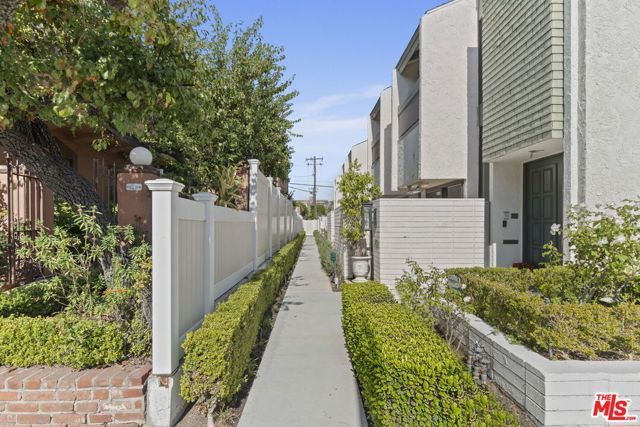 9501 W Olympic Boulevard, Beverly Hills, CA 90212