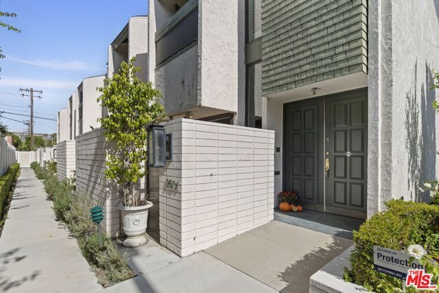 9501 W Olympic Boulevard, Beverly Hills, CA 90212