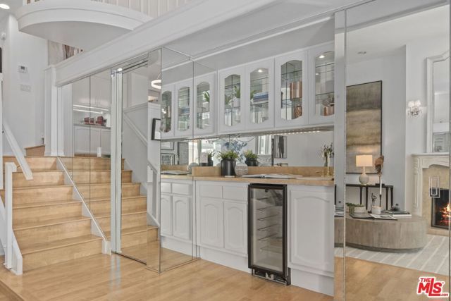 9501 W Olympic Boulevard, Beverly Hills, CA 90212