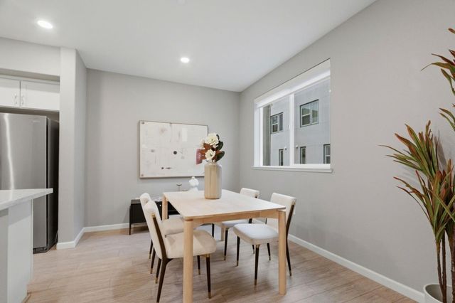 157 Llano De Los Robles Avenue 4, San Jose, CA 95136