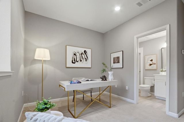 157 Llano De Los Robles Avenue 4, San Jose, CA 95136