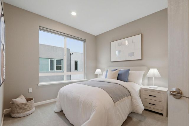 157 Llano De Los Robles Avenue 4, San Jose, CA 95136