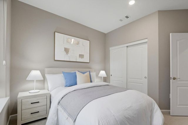 157 Llano De Los Robles Avenue 4, San Jose, CA 95136