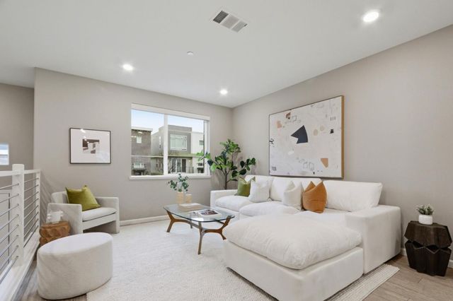 157 Llano De Los Robles Avenue 4, San Jose, CA 95136